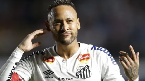 Descartado pelo Barcelona, Neymar toma decisão sobre ida para a MLS e saída do Santos ganha força. (Photo by Miguel Schincariol/Getty Images)