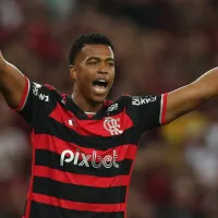 Flamengo negocia a saída de Carlinhos para o Remo, time comandado por Marcos Braz