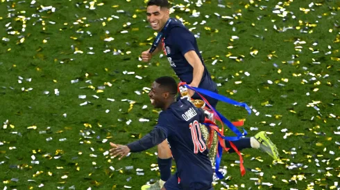 Após lesão na coxa durante partida contra a Espanha, Dembélé está fora da estreia do PSG no Mundial de Clubes e preocupa para o duelo contra o Botafogo. (Foto de Dan Mullan/Getty Images)
