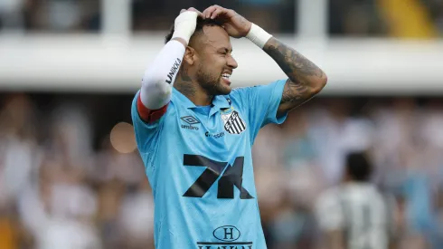 Neymar deve desfalcar o Santos por mais dias