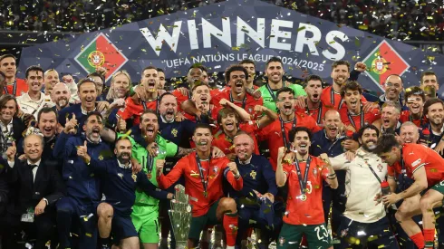 Cristiano Ronaldo empata no tempo normal e Rubén Neves converte o último pênalti, classificando Portugal com vitória emocionante. (Foto de Lars Baron/Getty Images)