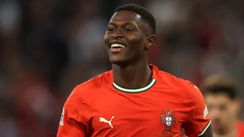 Nuno Mendes leva a melhor contra Lamine Yamal.