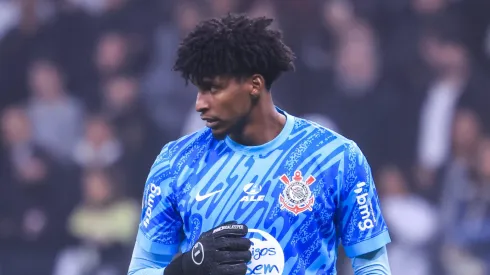 za, do Corinthians, faz Raphinha passar sufoco em treino da Seleção.