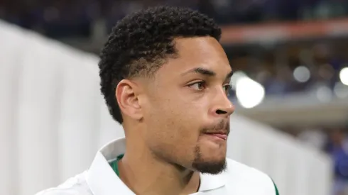 Deco avalia motivo de Vitor Roque, do Palmeiras, ter ido mal no Barcelona.