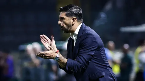 Emiliano Díaz se declara ao Corinthians e garante retorno: “Diferente”