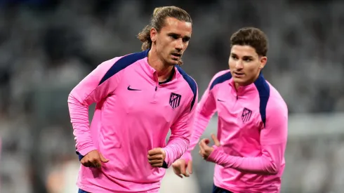 Antoine Griezmann e Julián Álvarez juntos no Atlético de Madrid. Foto: Aitor Alcalde