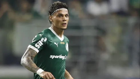 PSG retoma interesse em Richard Ríos e impõe condição para tirá-lo do Palmeiras. (Photo by Miguel Schincariol/Getty Images)