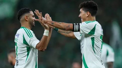 Mahrez e Firmino juntos no Al-Ahli. Foto: Yasser Bakhsh