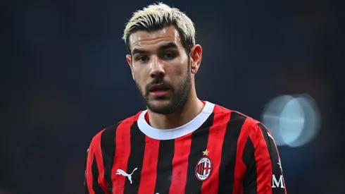 Théo Hernández em jogo do Milan. Foto: Alessandro Sabattini
