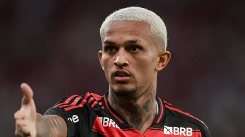 RJ – RIO DE JANEIRO – 18/05/2025 – BRASILEIRO A 2025, FLAMENGO X BOTAFOGO – Wesley jogador do Flamengo durante partida contra o Botafogo no estadio Maracana pelo campeonato Brasileiro A 2025. Foto: Thiago Ribeiro/AGIF
