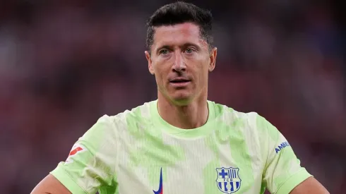 Lewandowski pode deixar o Barcelona de Hansi Flick para substituir Osimhen no Galatasaray (Photo by Juan Manuel Serrano Arce/Getty Images)