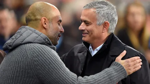 Pep Guardiola e José Mourinho juntos. Foto: Mike Hewitt