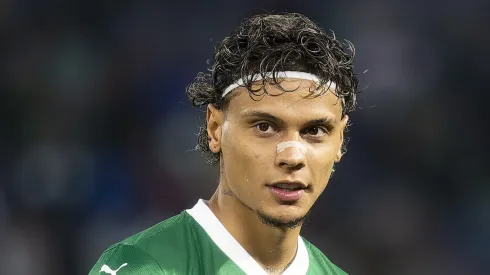 Volante Richard Ríos durante jogo do Palmeiras