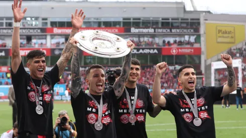 Jogadores do Bayer Levekusen comemorando título. Foto: Alex Grimm