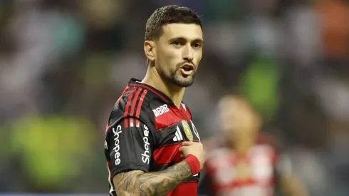 Flamengo e Arrascaeta travam duelo salarial.