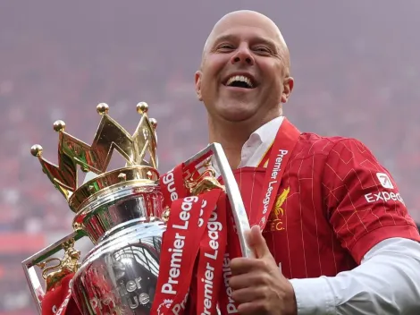 Liverpool fecha a contratação de Kerkez por €40 milhões