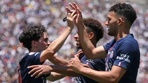 Vitinha, Desire Doue e Gonçalo Ramos pelo PSG. Dembele é desfalque (Photo by Harry How/Getty Images)