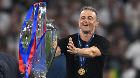 Luis Enrique com a taça da Champions League
