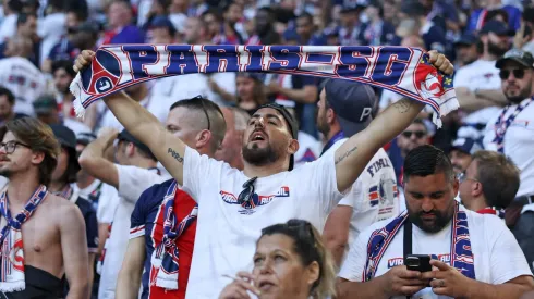 Torcedores do PSG fazem piada o com Botafogo e John Textor antes de confronto pelo Mundial de Clubes. (Photo by Lars Baron/Getty Images)