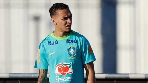 Antony em treino da Seleção Brasileira