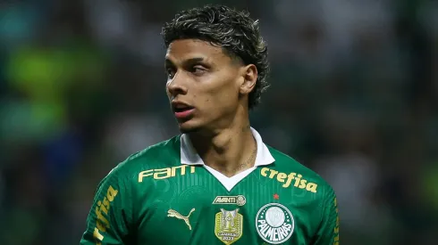 Luis Enrique decide se quer ou não a chegada de Richard Ríos, do Palmeiras, ao PSG. Foto: Ricardo Moreira/Getty Images