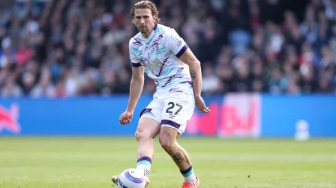 Illia Zabarnyi em jogo do Bournemouth. Zagueiro deve ser reforço do Bayern. Foto: Warren Little/Getty Images