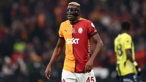 Victor Osimhen em jogo do Galatasaray. Foto: Ahmad Mora/Getty Images