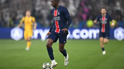 Enquanto Messi lidera os americanos, os franceses podem contar com a volta de Dembélé, que se recupera de lesão e busca retomar seu protagonismo em uma partida que coloca frente a frente estilos distintos e elencos estrelados. (Foto de Stu Forster/Getty Images)