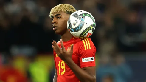 Lamine Yamal em ação pela Espanha
