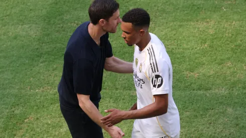 Alexander-Arnold e Xabi Alonso