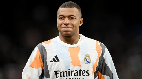 Após dias afastado por conta de uma gastroenterite aguda, Kylian Mbappé retornou aos gramados nesta quinta-feira e deu os primeiros passos rumo à recuperação total. Foto: Denis Doyle