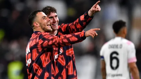 Filip Kostic e Vlahovic juntos na Juventus. Foto: Pennicino/Getty Images