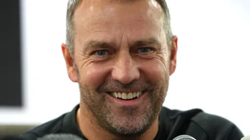 Barcelona recebe pedido de Hansi Flick por mais duas contratações. (Alexander Hassenstein/Getty Images)