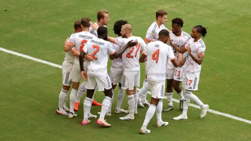 Parte do elenco do Bayern comera gol sobre o Flamengo