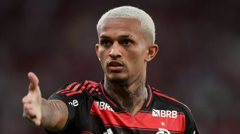 Juventus se aproxima de Wesley.