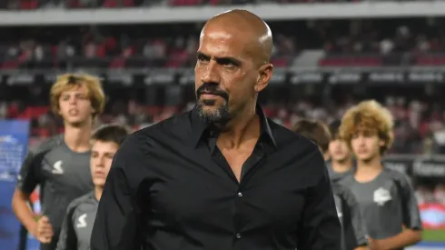 Para Verón, é urgente investir em infraestrutura, gestão e formação para que a Argentina volte a competir em alto nível no futebol internacional. (Foto: Gustavo Garello/Getty Images)