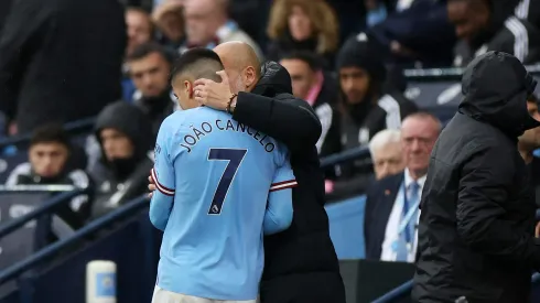Guardiola e João Cancelo quando atuavam juntos no City