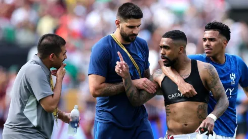 Após a eliminação do Al Hilal no Mundial de Clubes, Malcom protagonizou um momento tenso com torcedores que o criticaram. (Photo by Alex Grimm/Getty Images)