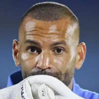 Torcida do Palmeiras pede a saída de Weverton após falha contra o Chelsea e Bento ganha força