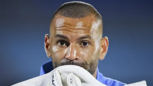 Torcida do Palmeiras pede a saída de Weverton após falha contra o Chelsea e Bento ganha força. (Photo by Ernesto Ryan/Getty Images)