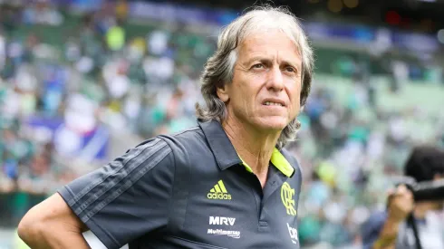 Jorge Jesus recebe ligação do Flamengo.