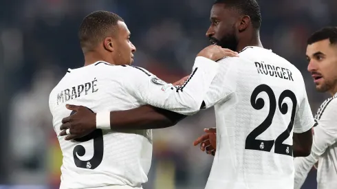 Mbappé e Rüdiger em campo