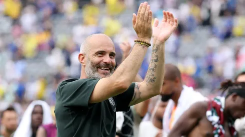 Maresca comemorando após vitória do Chelsea. Foto: Alex Grimm