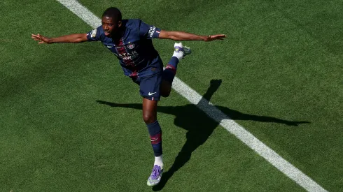 De um lado, a mente estratégica de Luis Enrique; do outro, o brilho individual de Ousmane Dembélé. (Photo by Luke Hales/Getty Images)