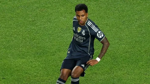 PHILADELPHIA, PENNSYLVANIA – JUNE 26: Rodrygo #11 of Real Madrid C.F. passes the ball during the FIFA Club World Cup 2025 group H match between FC Red Bull Salzburg and Real Madrid CF at Lincoln Financial Field on June 26, 2025 in Philadelphia, Pennsylvania. (Photo by Luke Hales/Getty Images)
