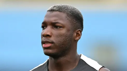 A vitória sobre o time brasileiro veio com um alerta para o Chelsea: a possível ausência de Moisés Caicedo na final contra o PSG. (Photo by David Ramos/Getty Images)