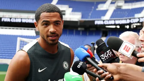 Torcida do Chelsea se irrita com declaração de Colwill antes da final contra o PSG. (Photo by Buda Mendes/Getty Images)