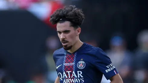 O meio-campista português, peça-chave na campanha quase perfeita do time francês, se destaca pelo controle de jogo e inteligência tática, a ponto de ser citado como candidato à Bola de Ouro. (Photo by Buda Mendes/Getty Images)