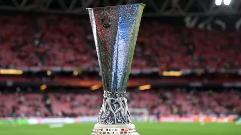 Troféu da Europa League. (Photo by Ryan Pierse/Getty Images)