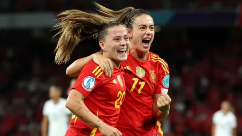 Com gols de Athenea del Castillo e Claudia Pina, Espanha vence a Suíça (Photo by Alexander Hassenstein/Getty Images)